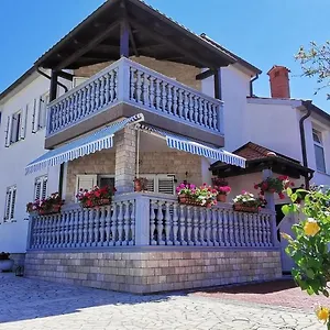 Mila-casa Bianca Medulin
